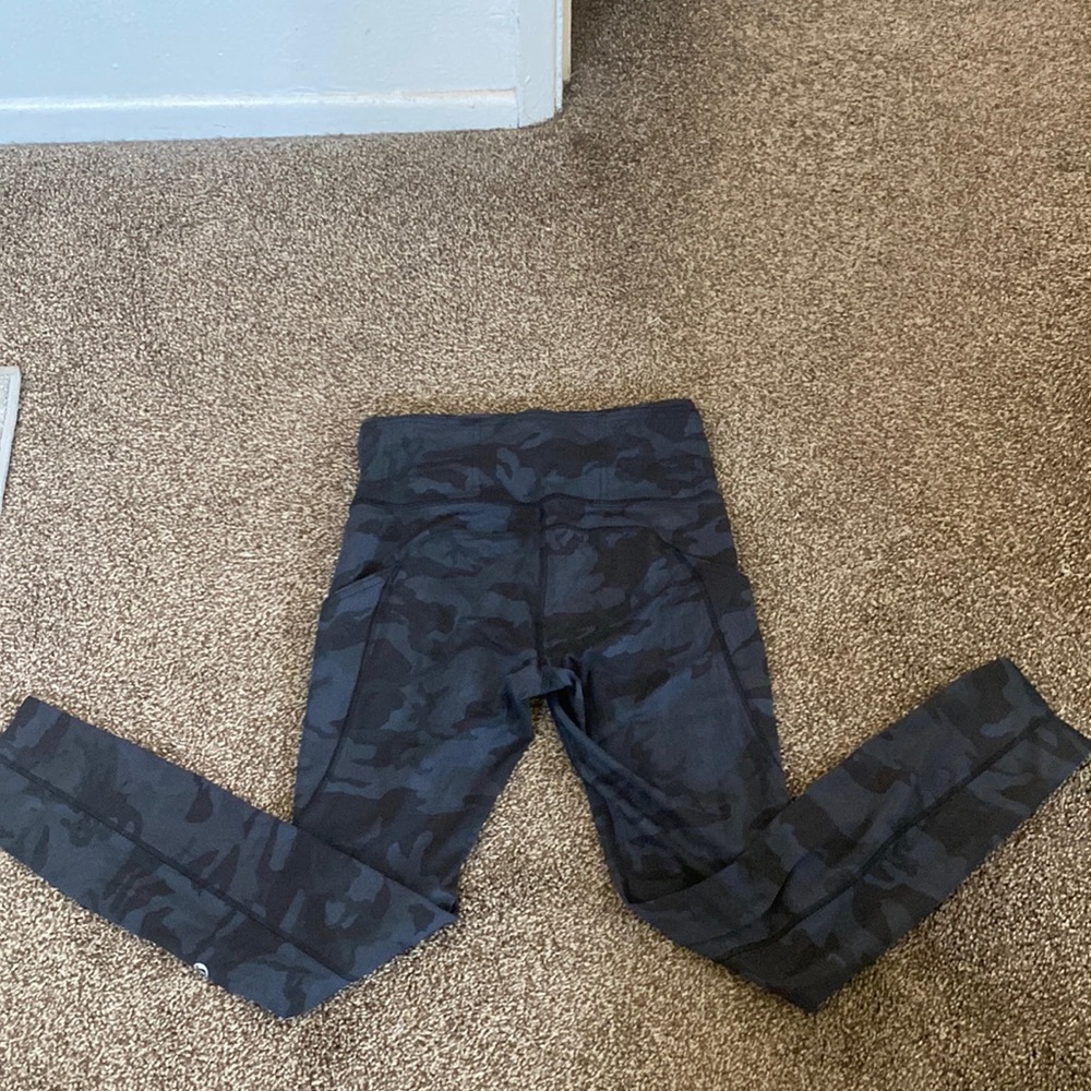 LULULEMON camouflage leggings size 2 or 4